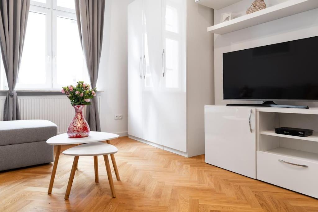 Househost Apt - Krowoderska 55 Kraków Zewnętrze zdjęcie